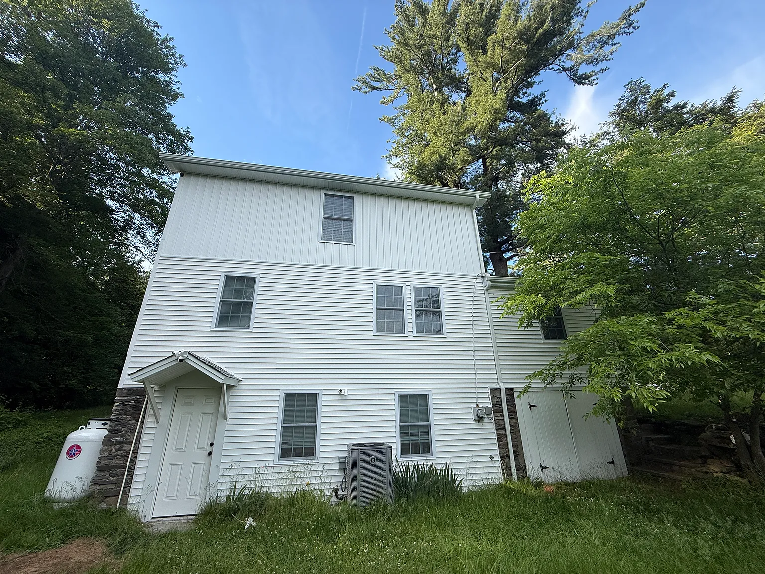 3 bed, 1500 sqft, $3,400 — Photo 2
