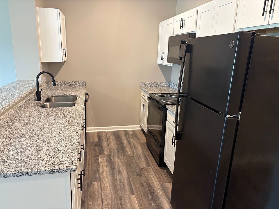 1st image of 232 Calumet Dr #3
