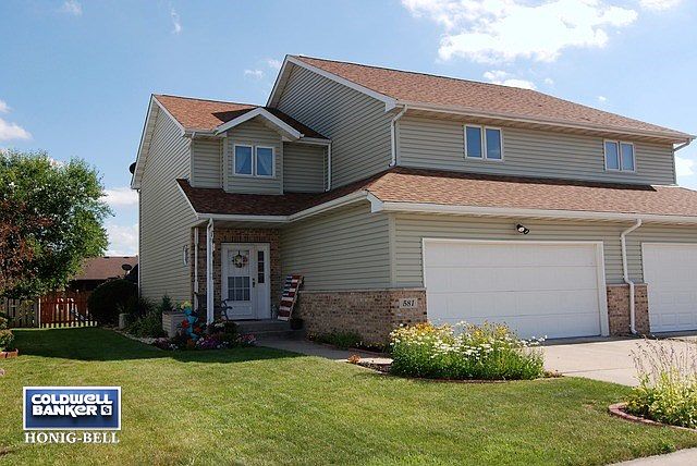 1st image of 581 W Oak St