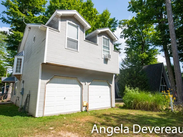 115 Saint Johns Ave, Crystal, MI 48818