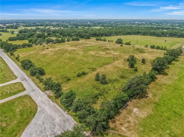 7015 C6 Ranch Rd, Bryan, TX 77808