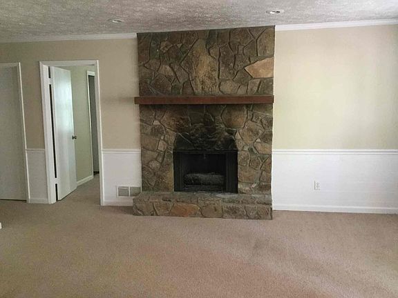 2nd image of 1989 Winding Creek Ln SW
