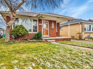 18260 Holland Ave, Eastpointe, MI