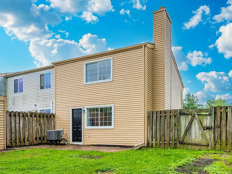 214 Ashfield Ct — Photo 32
