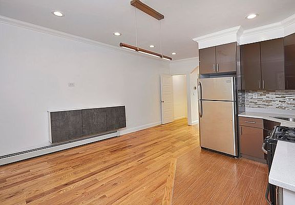 4th image of 650 E 219th St APT 1