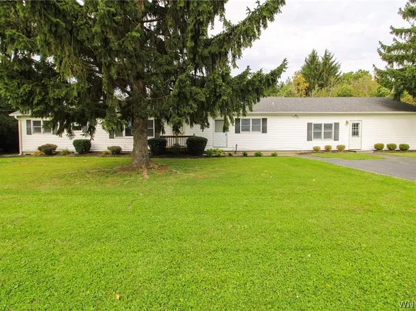 941 Akron Rd, Corfu, NY 14036