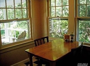 30 Cedar Valley Ln, Huntington, NY 11743
