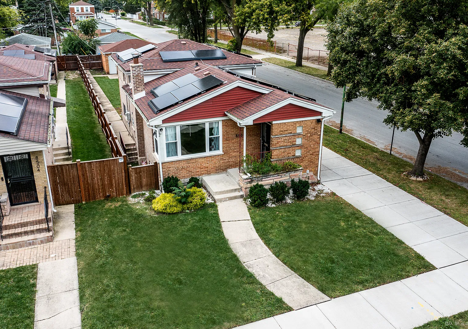 4 bed, 2100 sqft, $3,095 — Photo 3