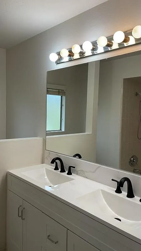 3 bed, 2.5 bath, 1639 sqft, $3,460 — Photo 3
