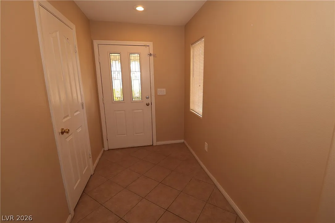 3 bed, 3.0 bath, 1622 sqft, $2,000 — Photo 3