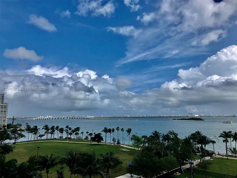 1800 N Bayshore Dr #605 — Photo 20