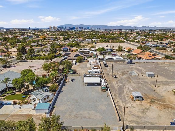 4th image of 7996 La Cienega St