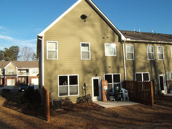 Huge Back yard to Reserve