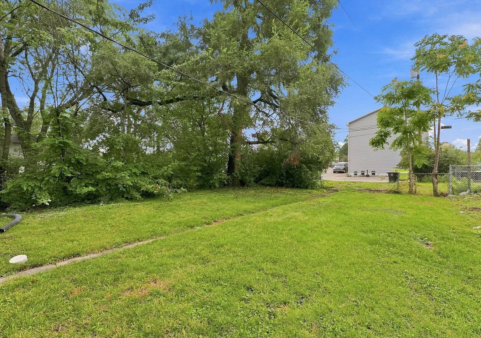 New Listing! 3 Bedroom 1 Bath — Photo 4
