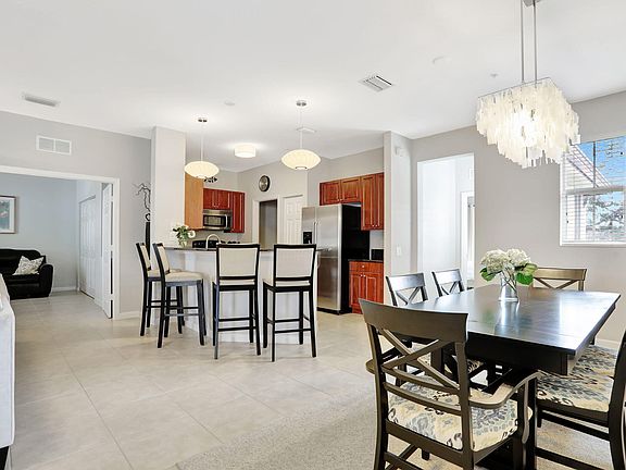 3rd image of 4720 Mimosa Place #904