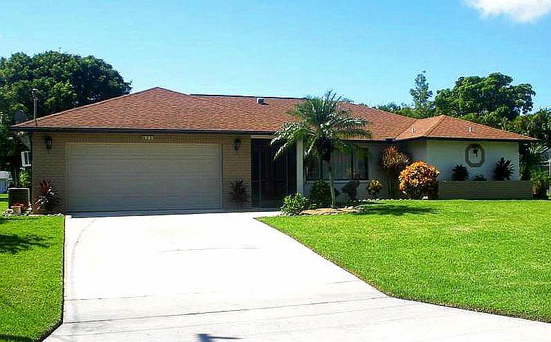 1st image of 924 SW 51st Ter