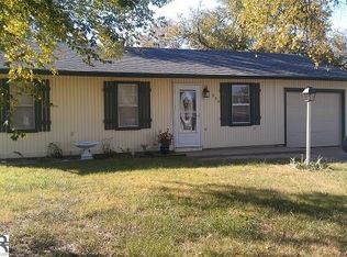 805 Porter St, Hutchinson, KS 67501
