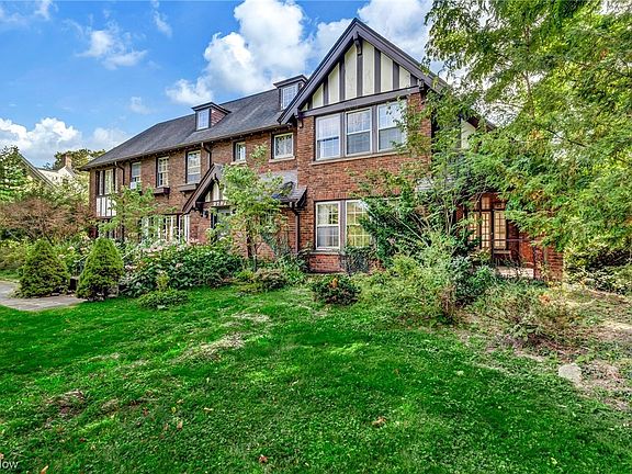 2nd image of 2792 Fairmount Blvd