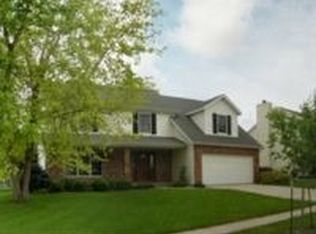 2805 Stonehurst Dr, Bloomington, IL