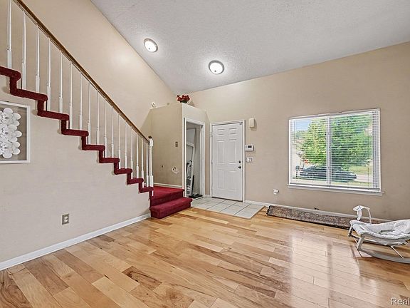 5th image of 23332 Grandy St