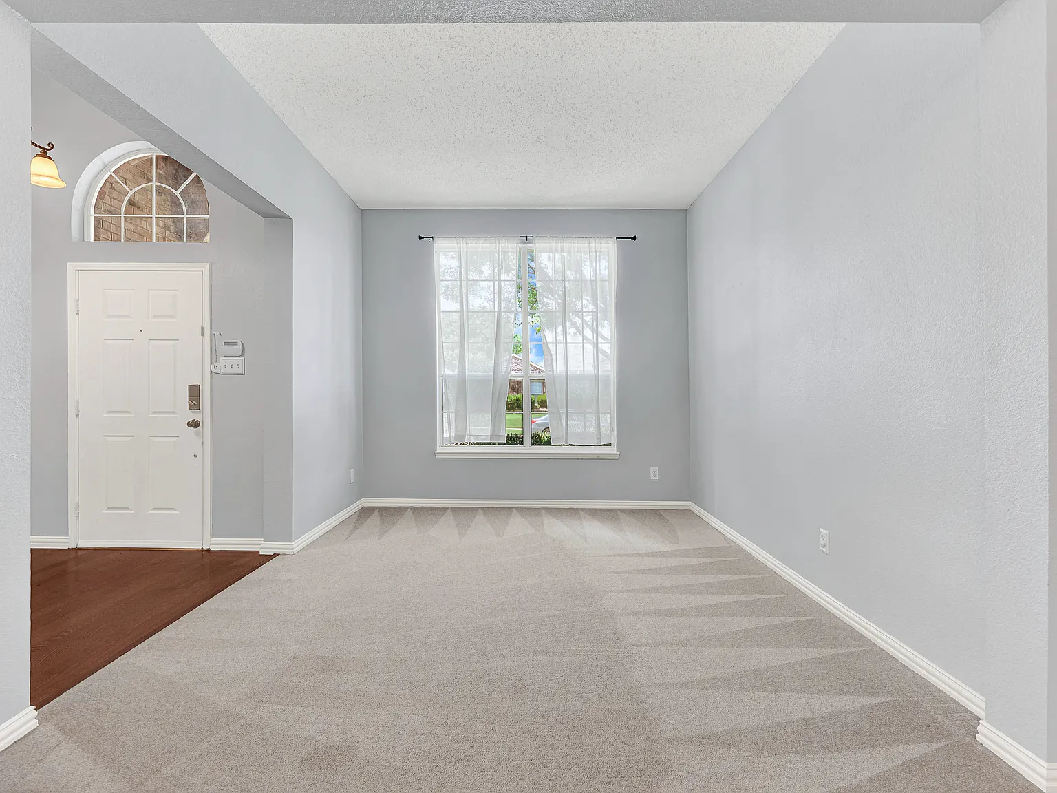 4 bed, 2202 sqft, $2,550 — Photo 3