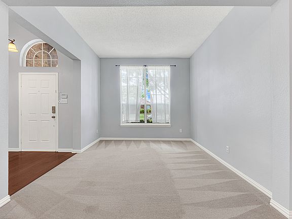 3rd image of 11201 Creekwood Dr