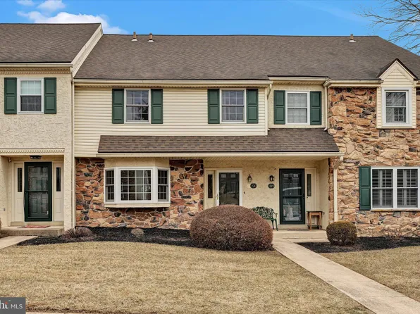 120 Oak Knoll Cir, Millersville, PA 17551