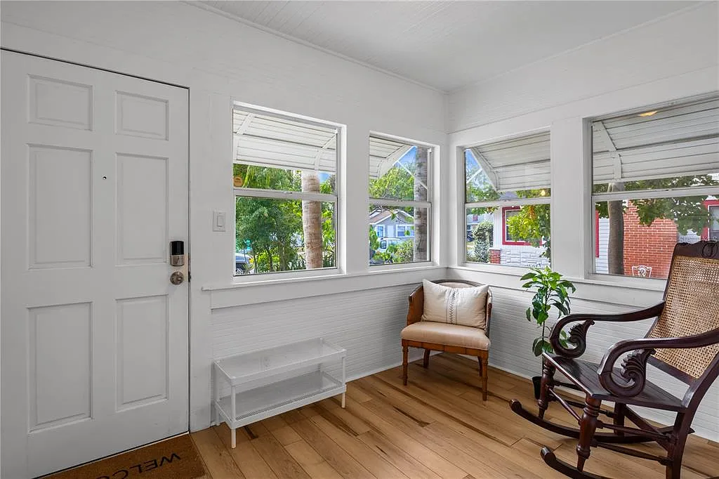 3 bed, 2.0 bath, 1081 sqft, $2,200 — Photo 4