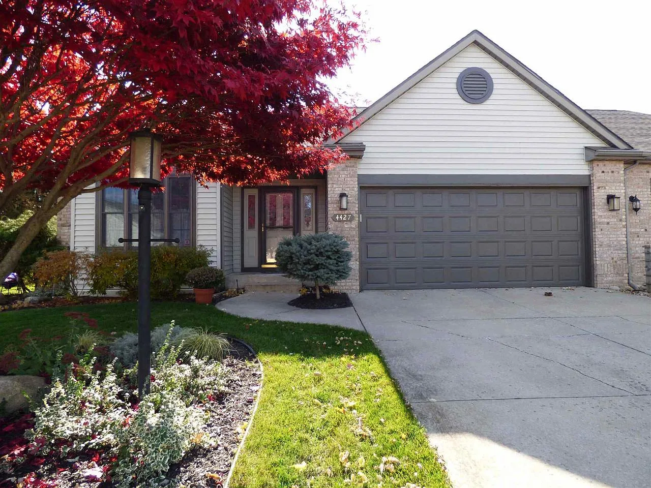 4427 Stone Way photo 1