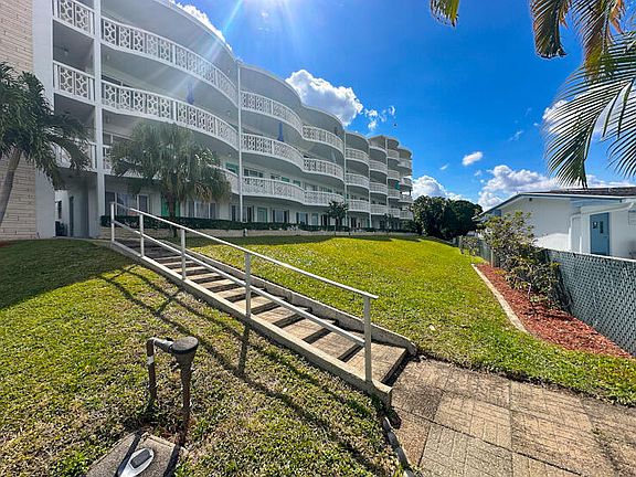 2nd image of 2381 Sunset Avenue #414