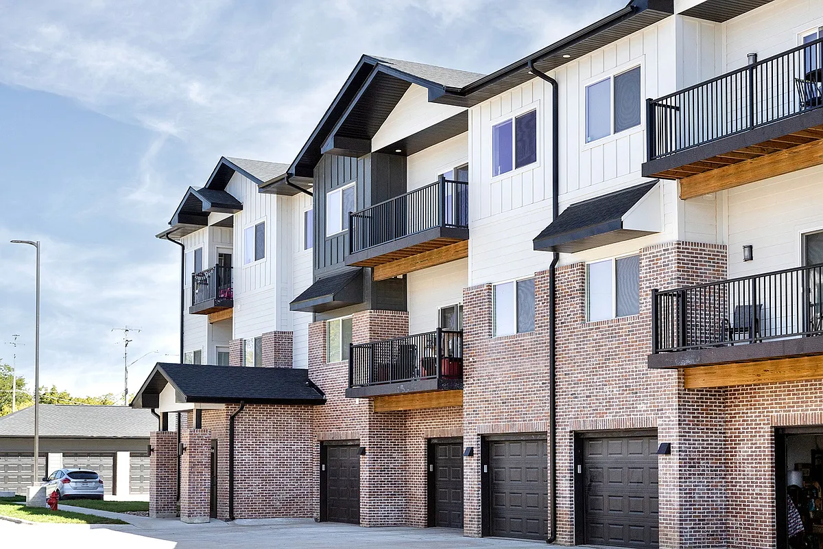 Building Photo - The Brink at Ridgeview