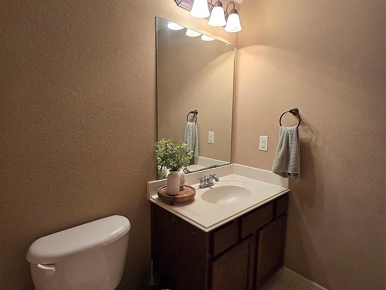 215 Danna St — Photo 32