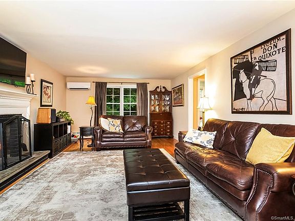 5th image of 43 Wedgewood Dr