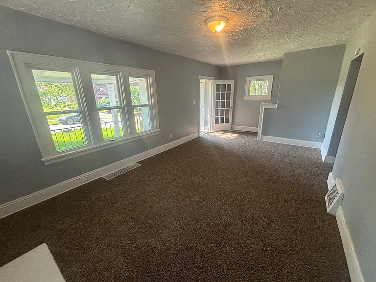 681 Moreley Ave — Photo 6