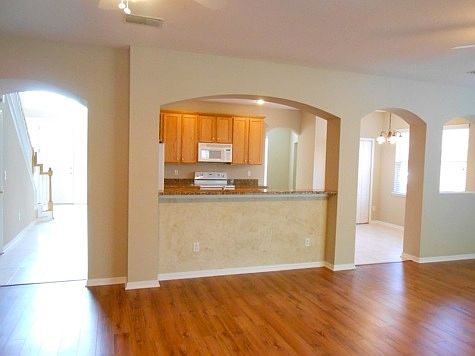 5th image of 11819 Magnolia Falls Dr