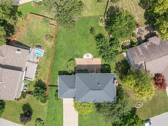 3rd image of 11 Autumn Glen Dr