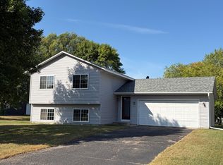 230 Dale Cir, Green Isle, MN 55338