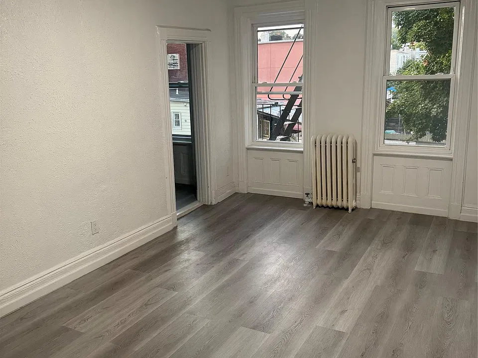 255 Ridgewood Ave #2