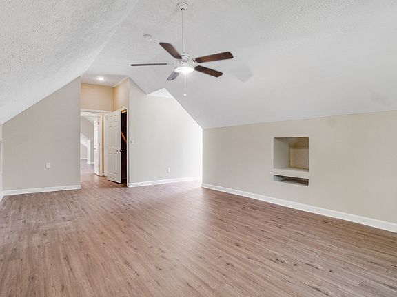 4th image of 2902 Meadowhill Dr