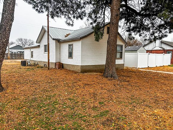 2nd image of 524 Beaman Ave