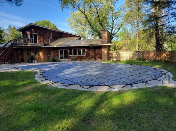 523 E South Lake St, Hancock, WI 54943