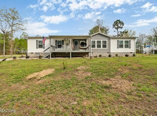 138 Collins Tpke, Deer Lodge, TN 37726