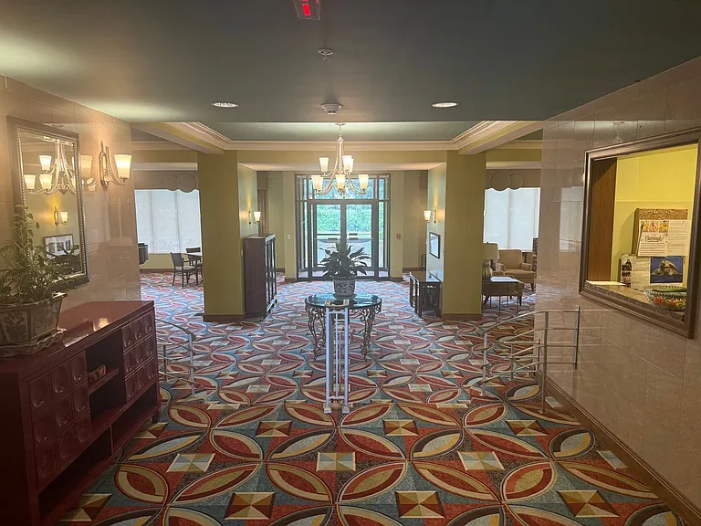 1108 Kanawha Blvd E #205 — Photo 4