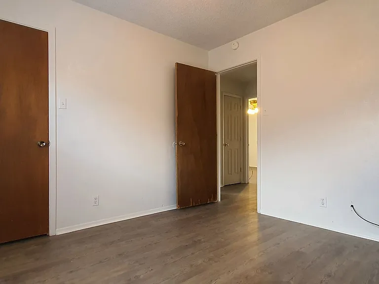 2922 N Oakes St — Photo 15