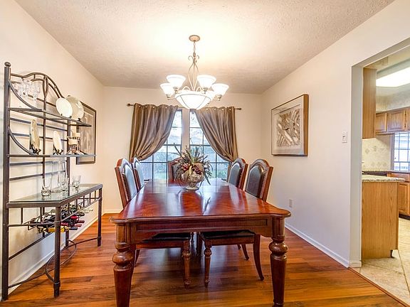 3rd image of 2618 Silver Falls Dr