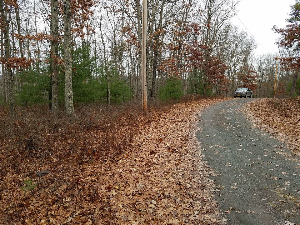 2nd image of 8 Kara Ln