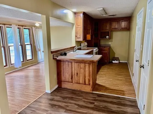 304 S Edgewood Dr, Coffeyville, KS 67337