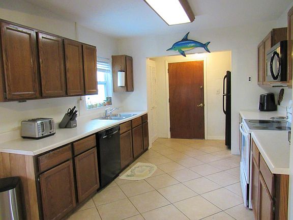 4th image of 3931 Oriole Ave