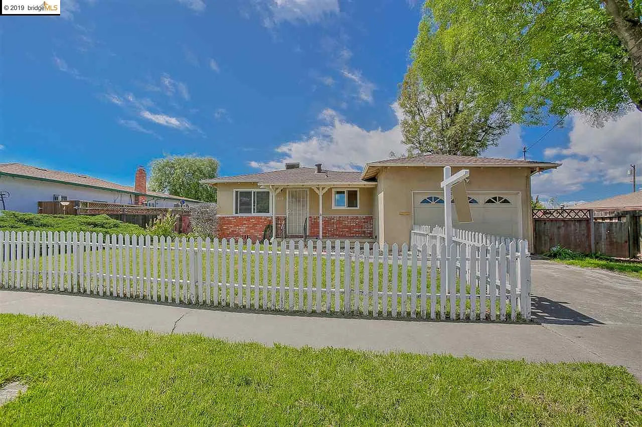 2210 Belle Ct photo 1