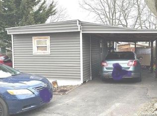 13 Holly Dr, Bay Shore, NY 11706